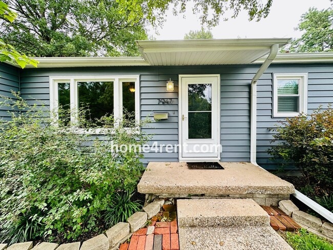 Building Photo - Beautiful Ranch Style Home in Overland Par...