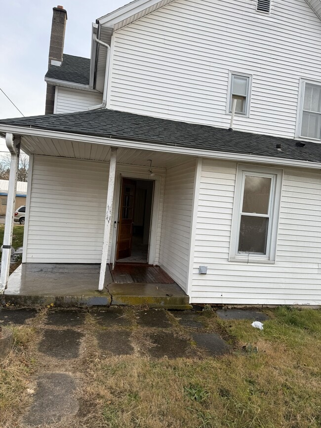 Building Photo - 615 Broad St