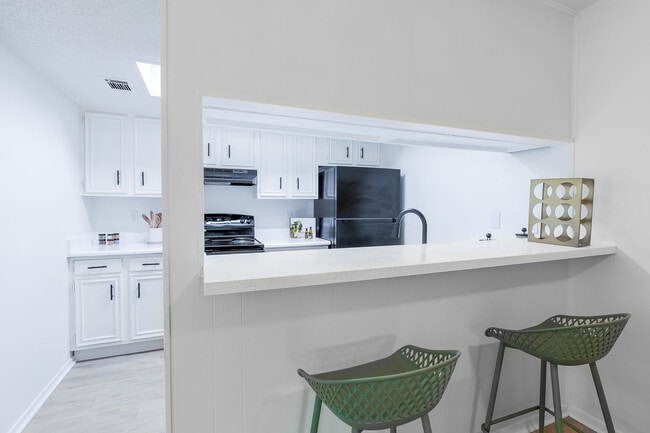 Foto del edificio - ReNew Towne Oaks