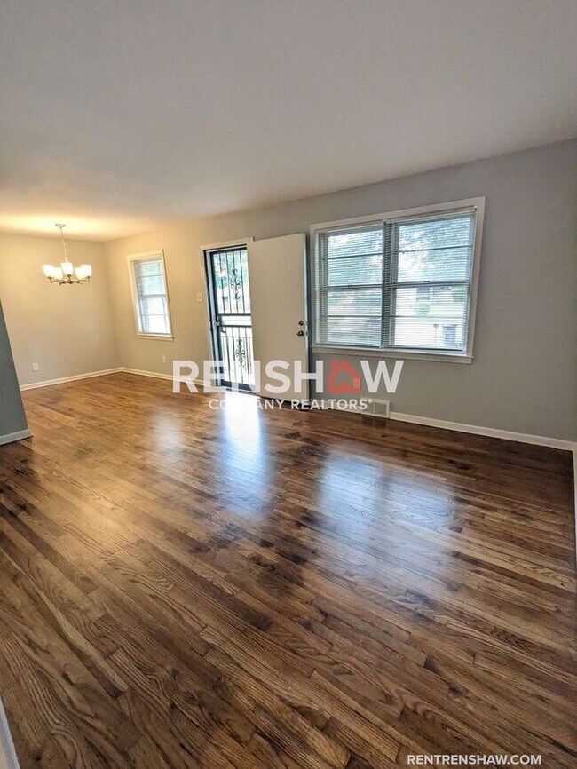 Building Photo - Parkway Village 3/1 home--appliances inclu...