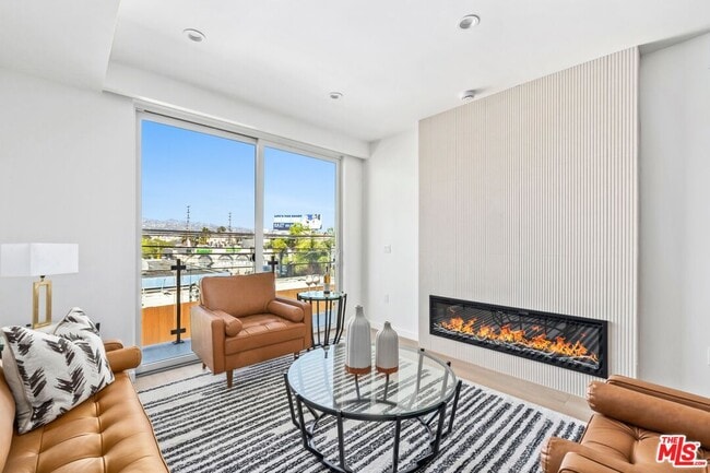 Building Photo - 1463 1/2 S Beverly Dr