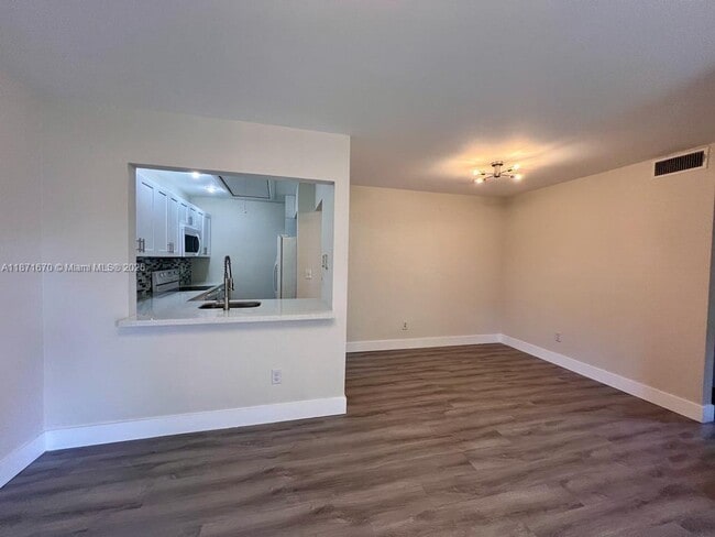 Foto del edificio - 2745 W 66th St