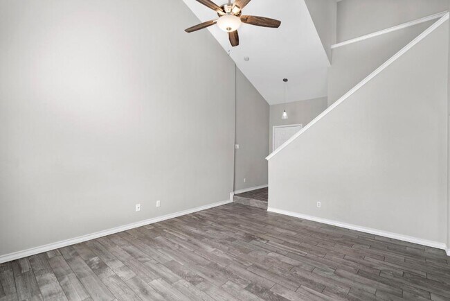 Foto del edificio - 440 Grey Feather Ct