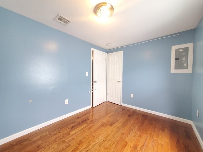 Building Photo - 102 Bergen Ave