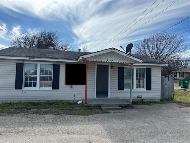 Primary Photo - 806 Robinson Dr