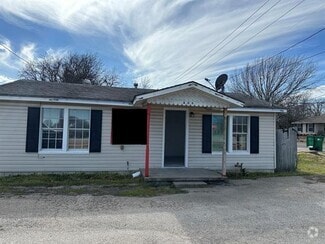 Building Photo - 806 Robinson Dr