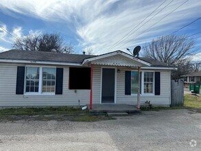 Building Photo - 806 Robinson Dr