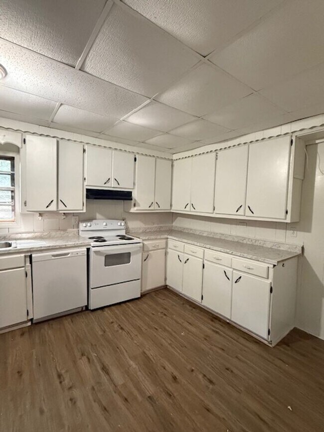 Foto del edificio - Renovated 3 Bedroom 1 Bath Home for Rent! (Month to Month Lease Only)