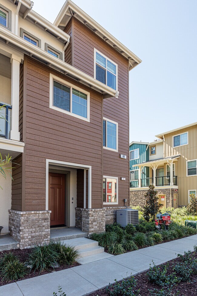 Building Photo - 881 Tranquility Cir