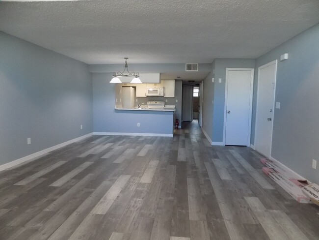 Foto del edificio - REMODELED 3 Bedroom 2 Bath Condo For Rent ...