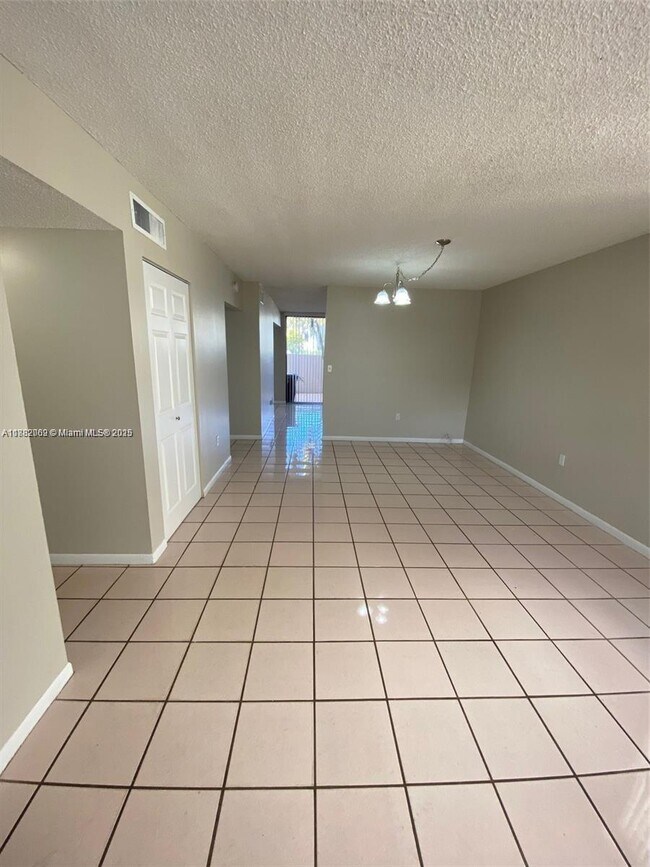 Foto del edificio - 12241 SW 16th Terrace