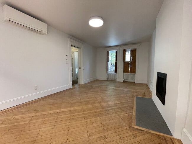 Building Photo - 130 Underhill Ave