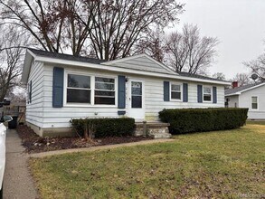 Building Photo - 805 Hartner St