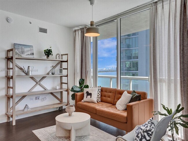 Foto del edificio - 480 NE 30th St