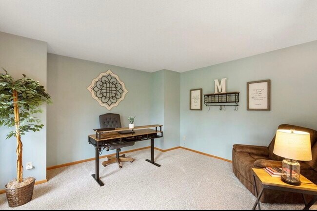 Foto del edificio - 1389 Camelback Dr