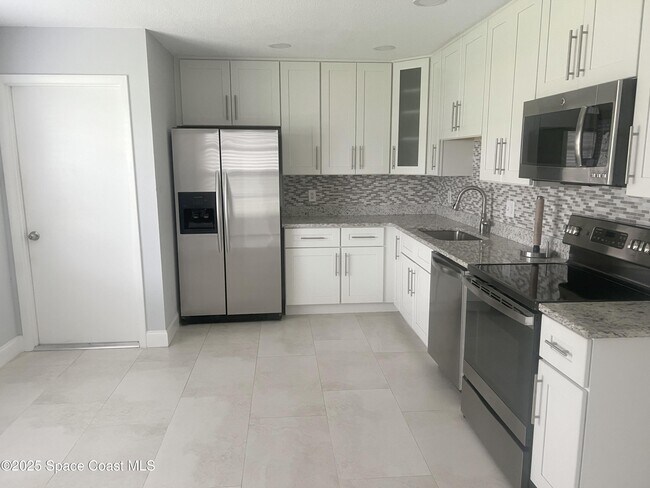 Foto del edificio - 761 Glencove Ave NW