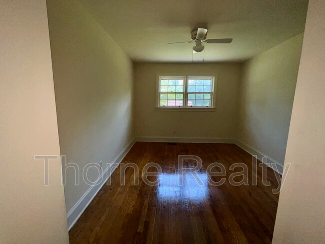 Foto del edificio - 325 N Howell St