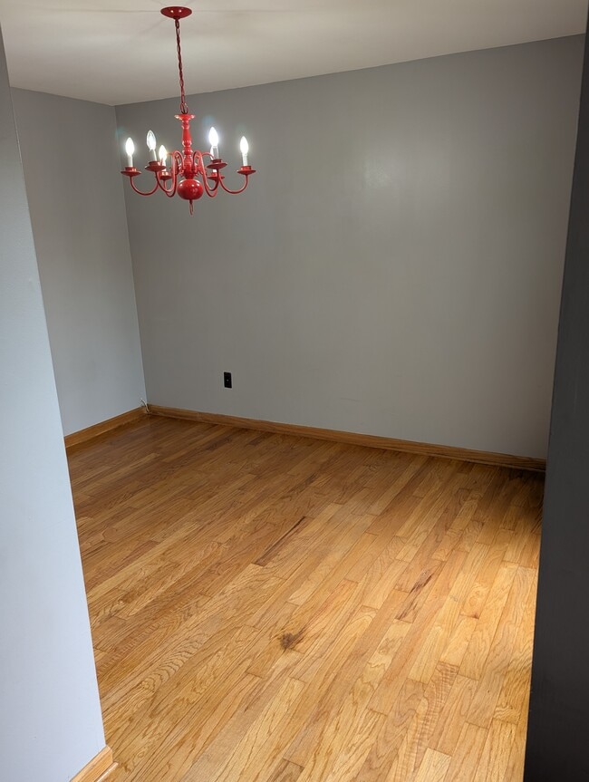 Comedor - 15A E Daisy Ln