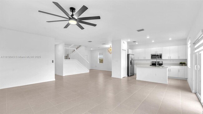 Foto del edificio - 2450 SE 24th St