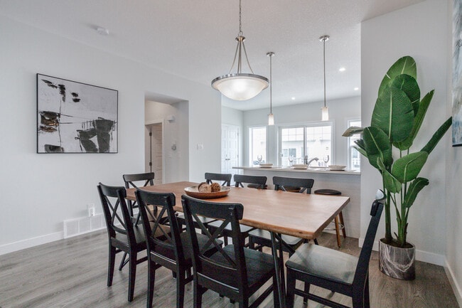 Building Photo - 723-172 172 St SW