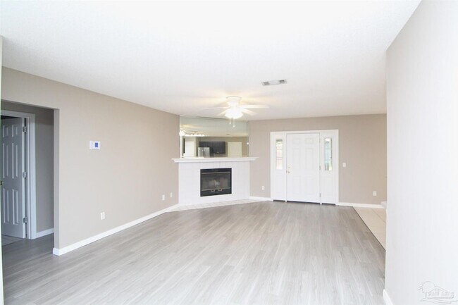 Foto del edificio - 6923 Cedar Ridge Cir