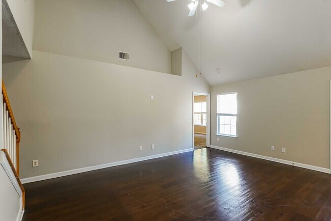 Foto del edificio - 110 Lyndhurst Dr