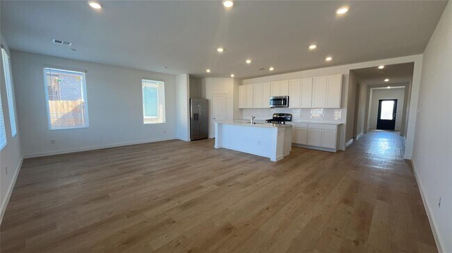 Building Photo - 20417 Deer Creek Dr