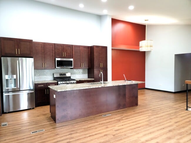 Building Photo - 17581 Windsor Pky