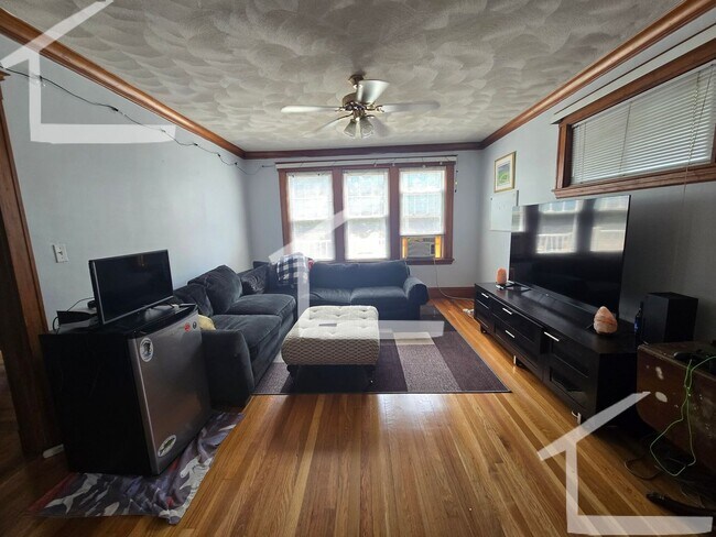 Building Photo - NICE BRIGHTON THREE BED!!!!!!!!