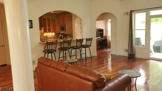 Foto del edificio - 16 Spring Hill Ln