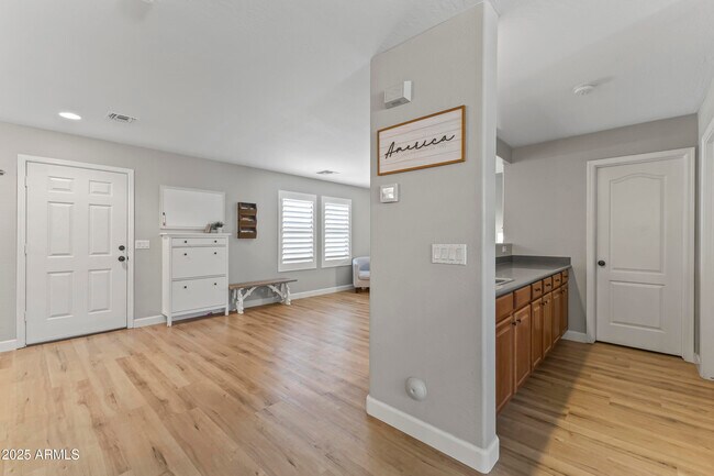 Foto del edificio - 18390 W Hayden Dr