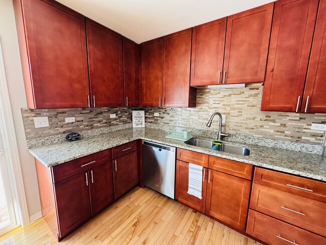 Foto del edificio - 7008 Hawthorne Ln