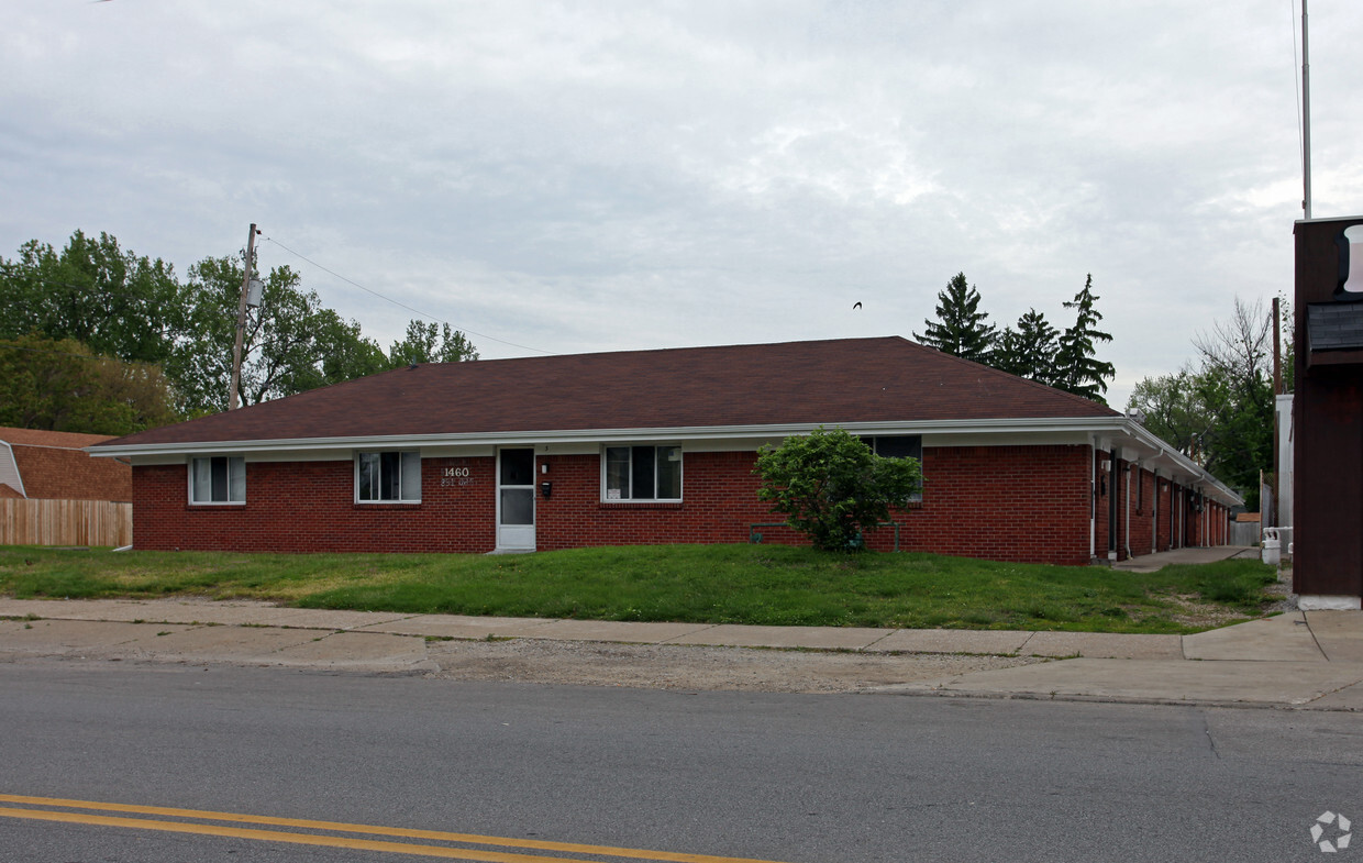 Primary Photo - 1460 South Ave
