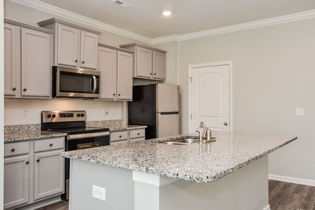 Building Photo - 27584 Dieken Dr