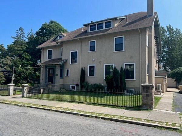 Primary Photo - 50 E Clinton St
