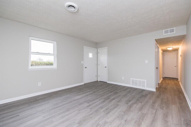 Building Photo - 1512 Shelburn Ct