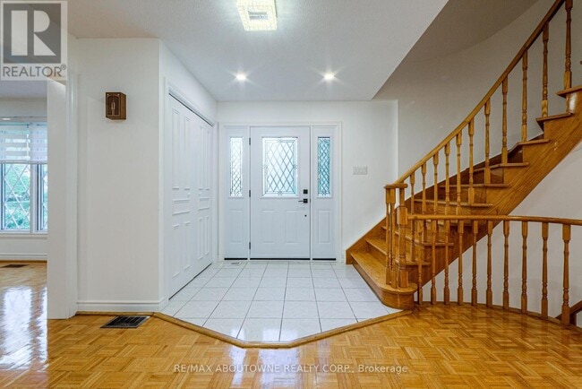 Building Photo - 30 Birkbank Dr