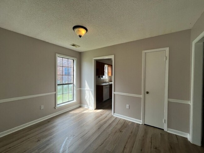 Foto del edificio - Renovated 2 Bedroom 2 Bath Duplex for Rent!!