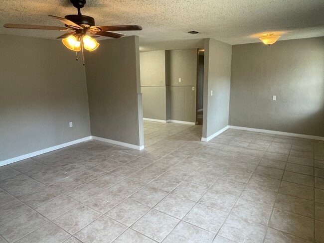 Building Photo - 302 Penrose St