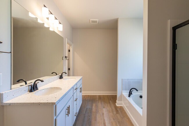 Building Photo - Beautiful New Modern Home in Cane's Landing!