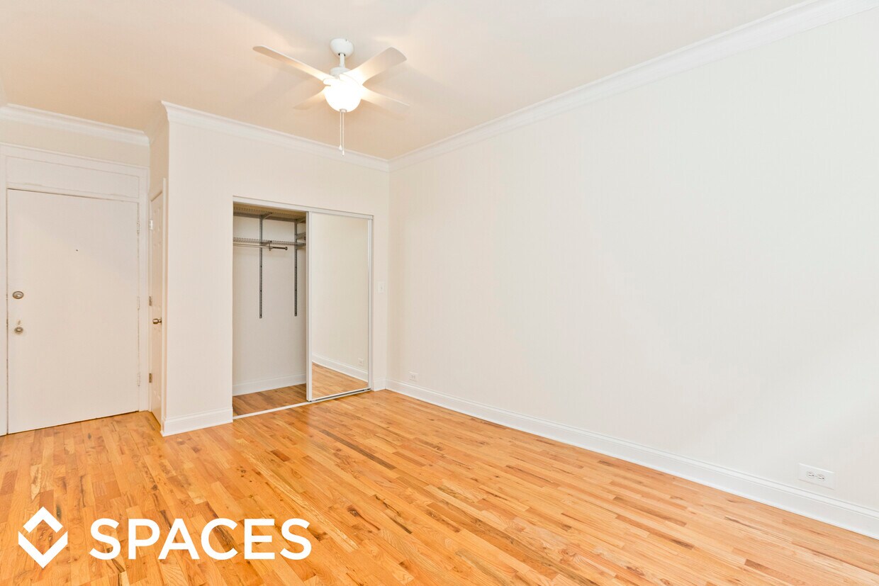 Building Photo - 4440 N Wolcott Ave