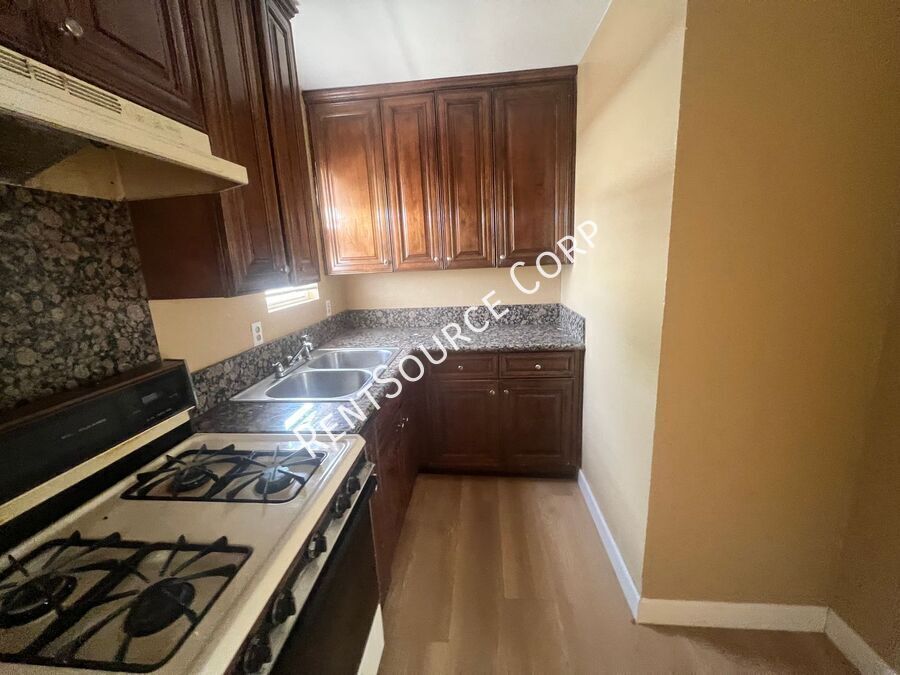 Foto del edificio - 16735 Union St