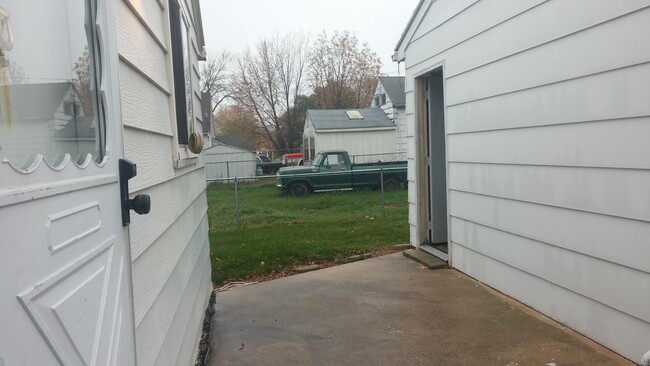 Building Photo - Two Bedroom One Bath Home Available March 1st