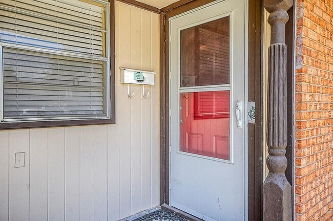 Foto del edificio - 1926 Cherokee Ln