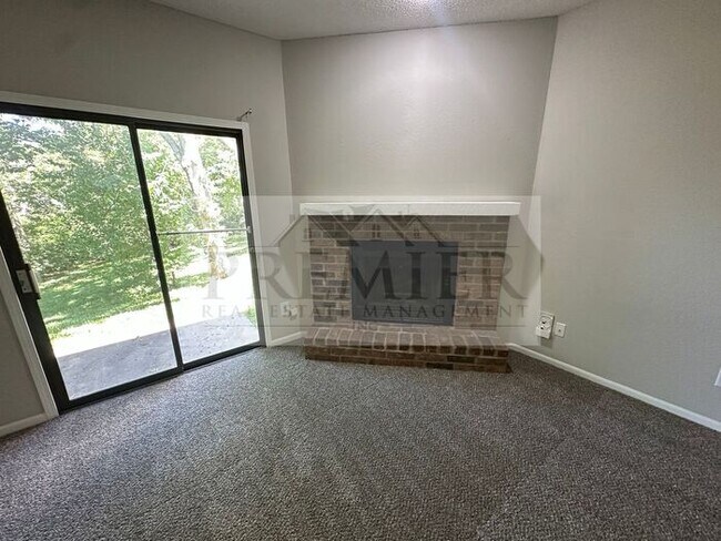 Foto del edificio - 3562 NE Independence Ave