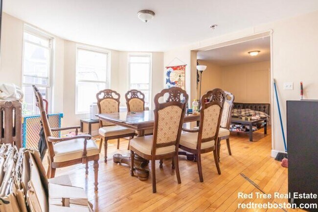 Building Photo - 3 bedroom in Boston MA 02128