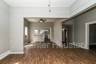 Building Photo - 4610 Schroeder St