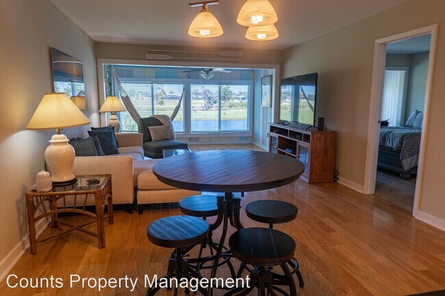 Foto del edificio - 4725 Bay Point Rd