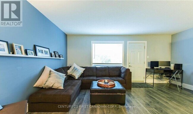 Photo du bâtiment - 166 Southdale Rd W