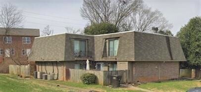 Foto del edificio - 9106 Woodpark Ln NW